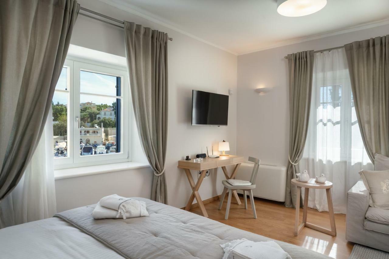 Porto Vecchio Luxury Suites Спетсес Экстерьер фото