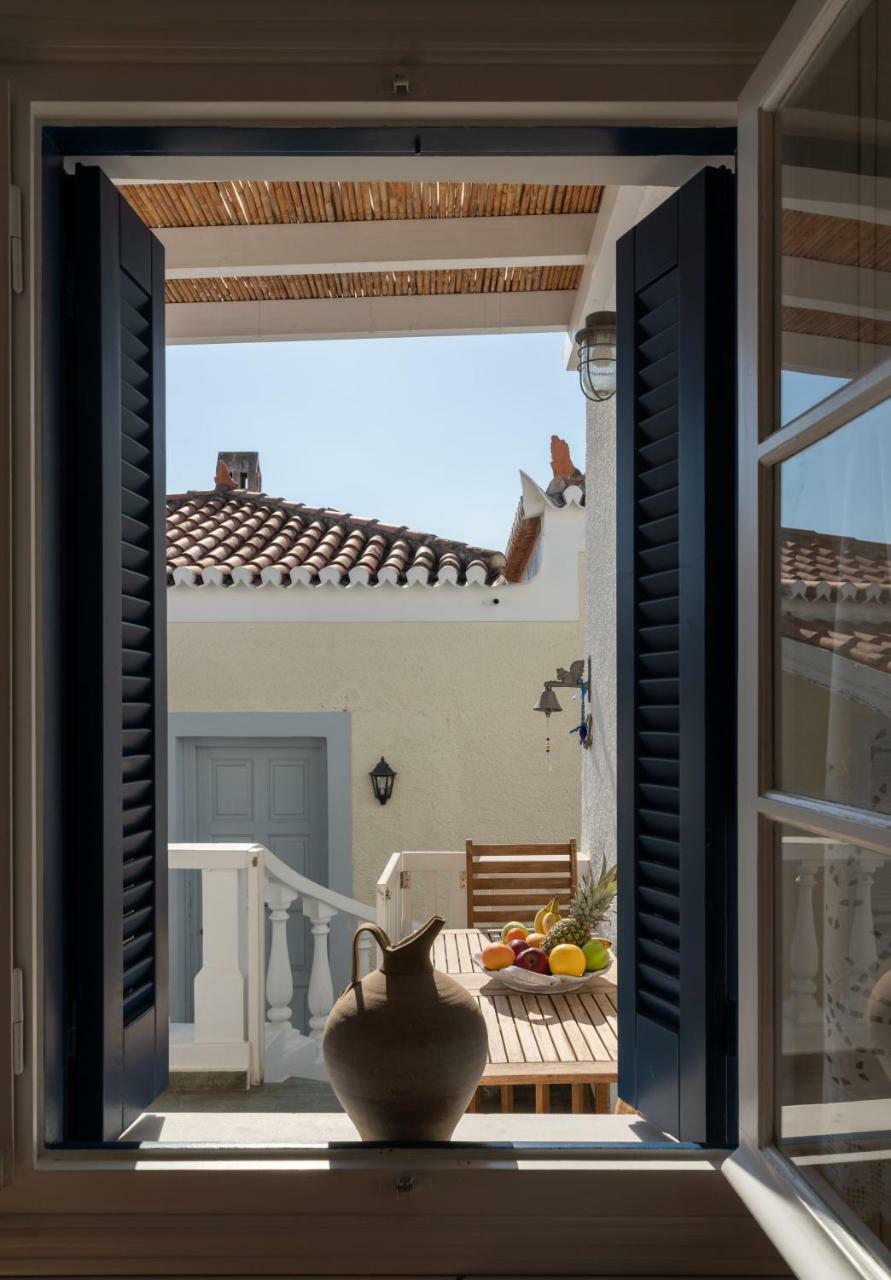 Porto Vecchio Luxury Suites Спетсес Экстерьер фото